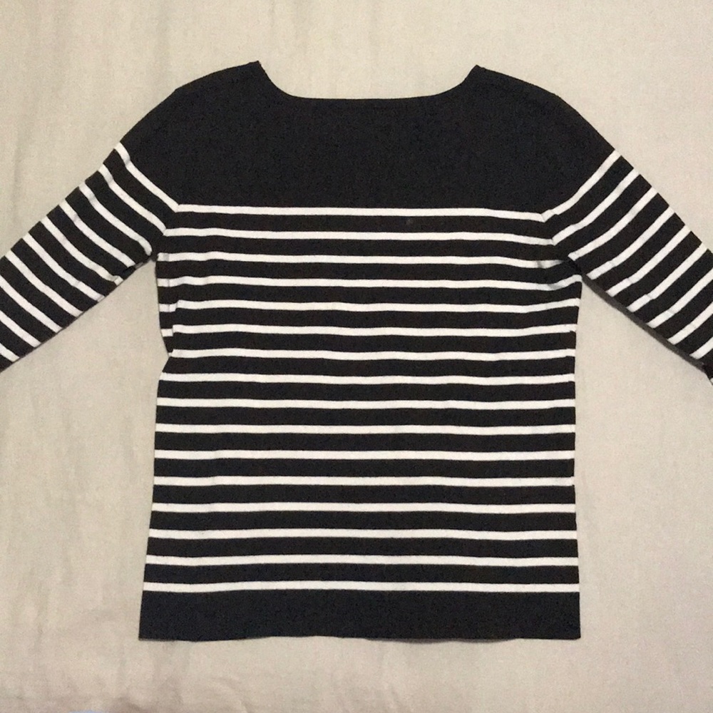 Black and white half sleeve sweater